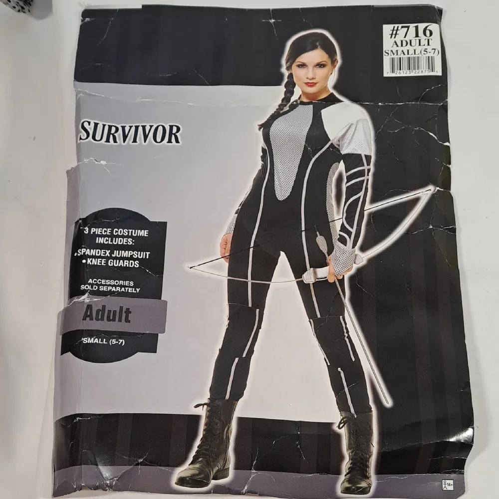 Chic Black and White Women's Jumpsuit - Picture 2 of 12